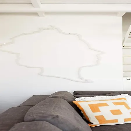 Contemporary Maisonette With Sea View Roof Terrace *