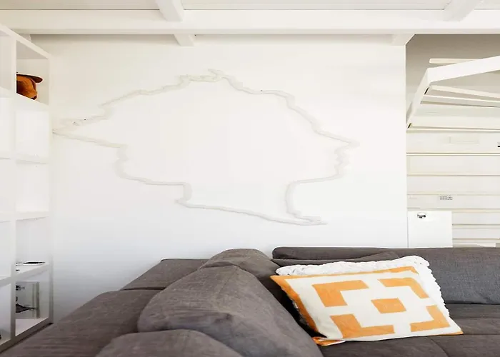 Contemporary Maisonette With Sea View Roof Terrace *