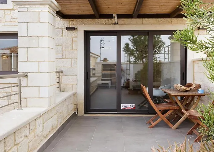 Contemporary Maisonette With Sea View Roof Terrace