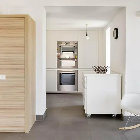 Apartman Contemporary Maisonette With Sea View Roof Terrace Herszonisszosz