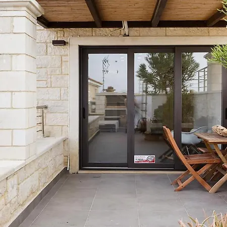 Contemporary Maisonette With Sea View Roof Terrace