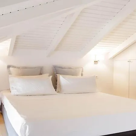 Contemporary Maisonette With Sea View Roof Terrace *