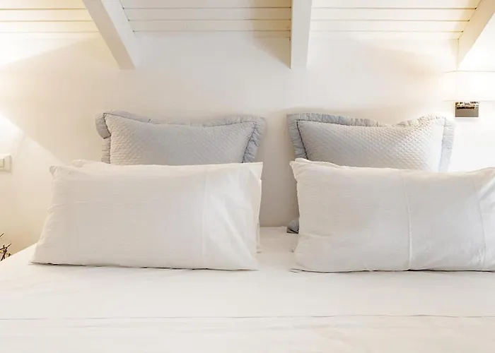 Contemporary Maisonette With Sea View Roof Terrace *